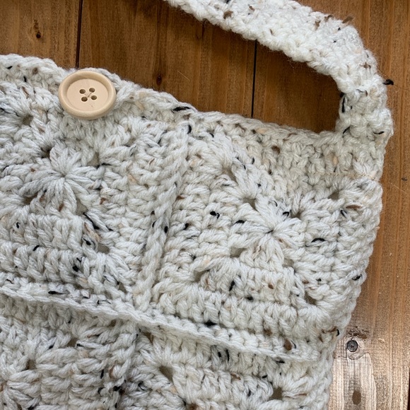 Crochet crossbody purse - Picture 2 of 3